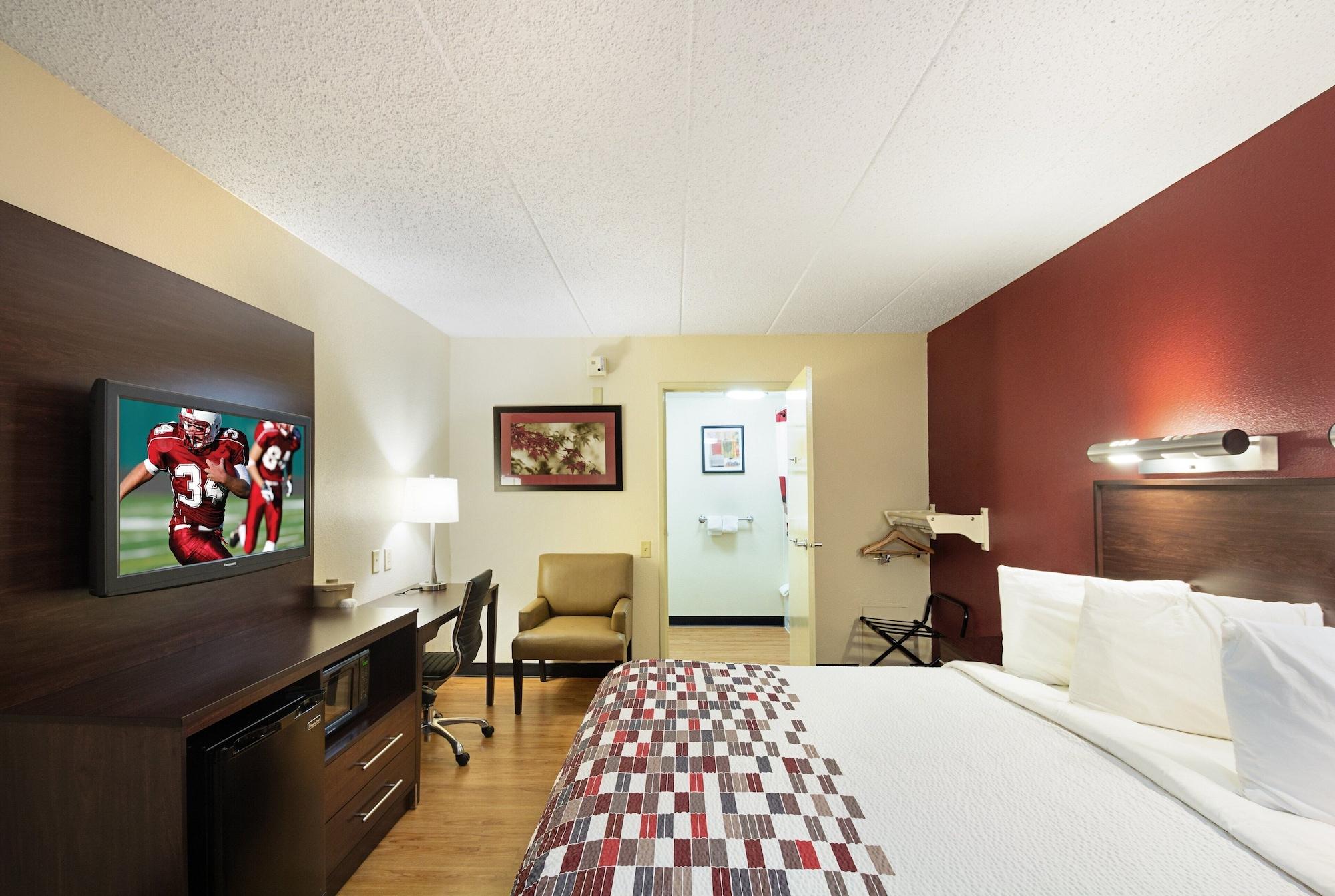 Red Roof Inn Cincinnati East - Beechmont Cherry Grove Exterior photo